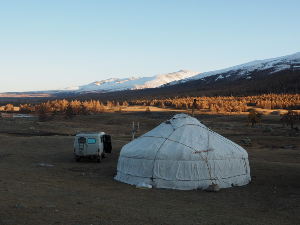 Kazachska jurta w Parku Narodowym Altai Tavan Bogd.