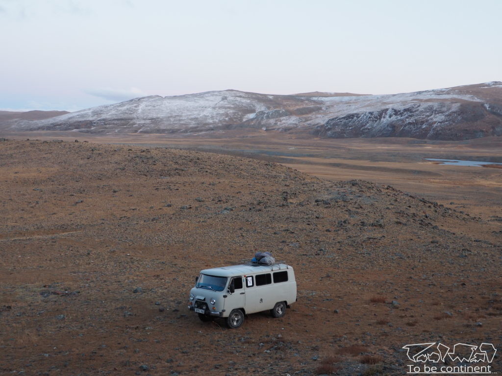 Rosyjski UAZ to główny środek transportu w tracie wycieczki po Mongolii.