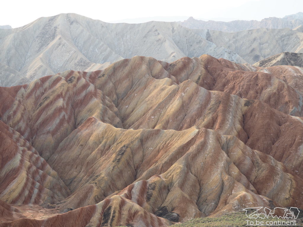 Kolorowe formacje w Narodowym Parku Geologicznym Zhangye Danxia.