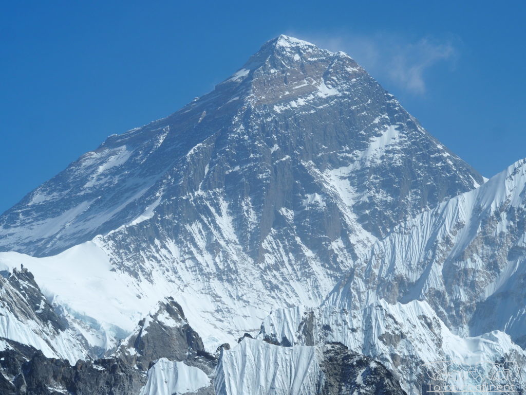 Everest z bliska. Widok z Gokyo Ri na szlaku Trzy Przełęcze.