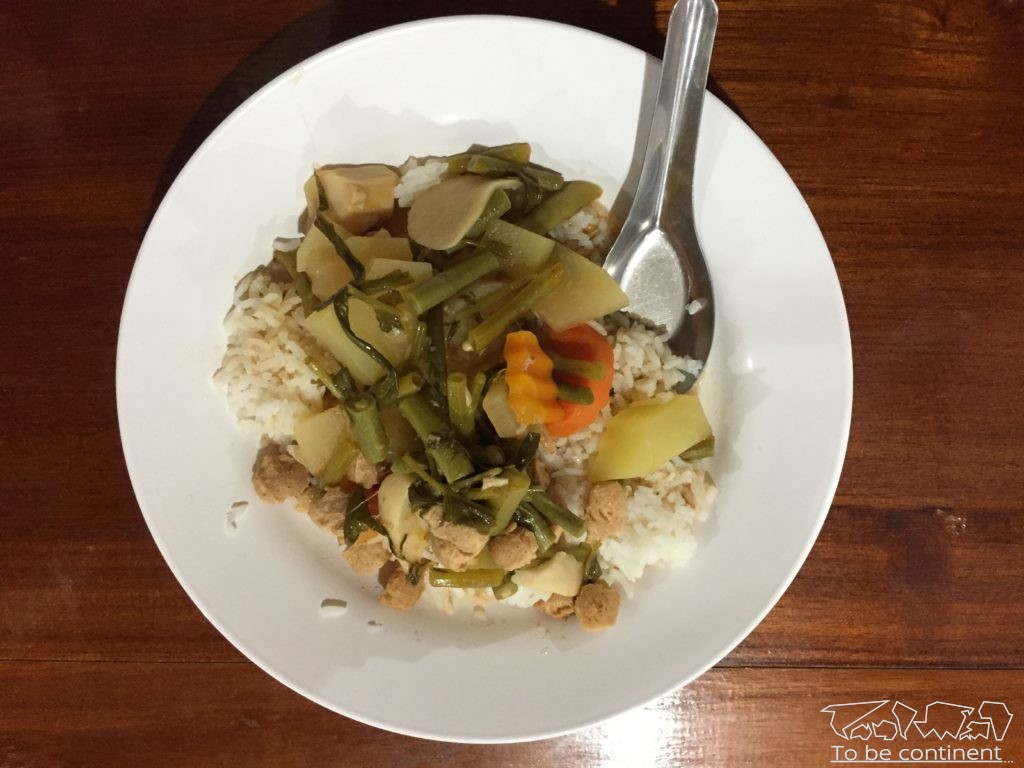 Śniadanie w Wat Pa Tam Wua.