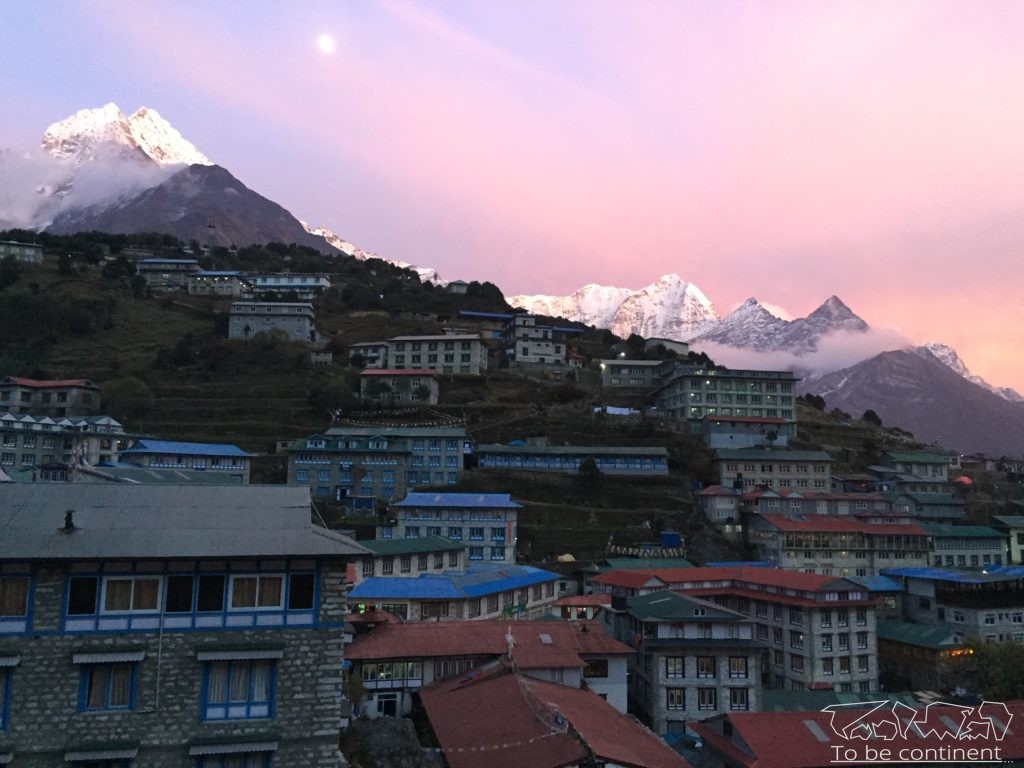 Namche Bazar - ostatnia "duża" miejscowość na trasie Trzech Przełęczy.