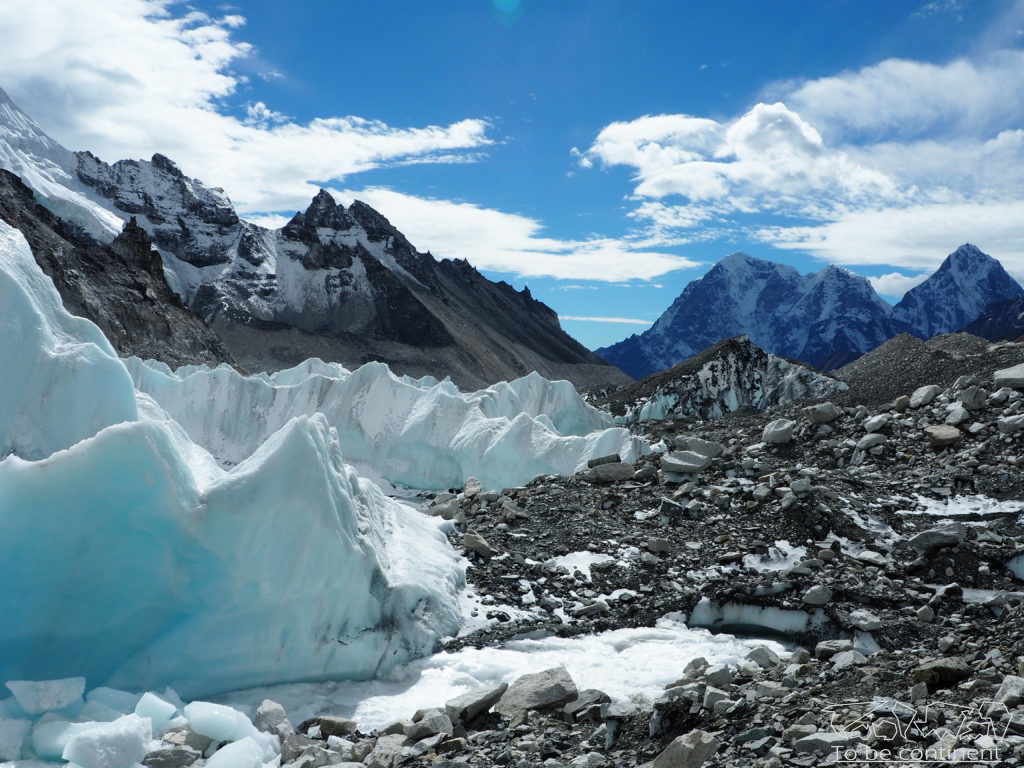 Lodowiec Khumbu w rejonie EBC.