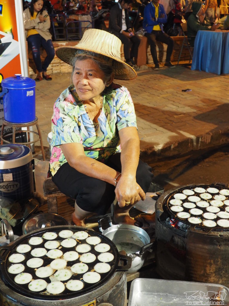 Nocny targ w Sukhothai.