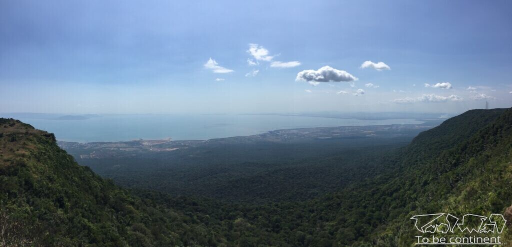 Widok na Zatokę Tajlandzką ze szczytu góry Bokor.