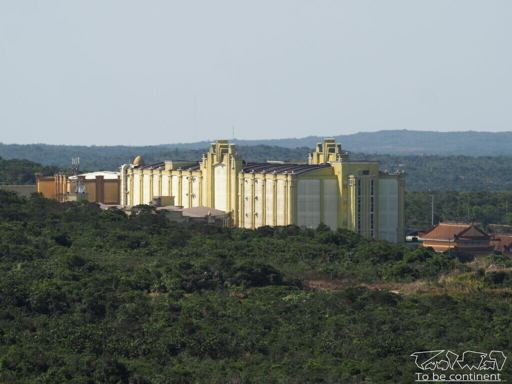 Kasyno na szczycie góry Bokor.
