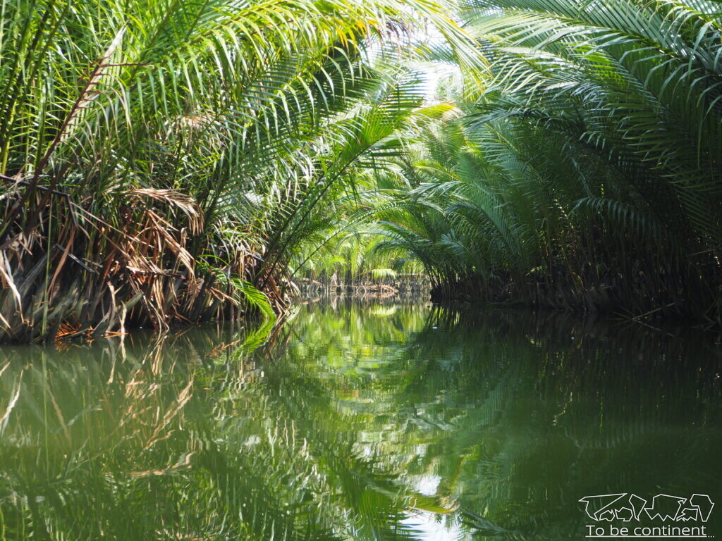 Kanał wokół Paradise Island w pobliżu Kampot.